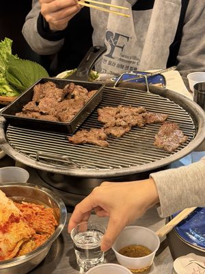 Yuk Jun Gui - Galbi, Fresh live eel, Makchang by null