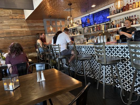 Finley's Round Rock by null