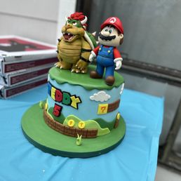 Mario and Bowser cake! Check out the reptile skin on Bowser!!!!! Mario and Bowser cake! Check out the reptile skin on Bowser!!!!!