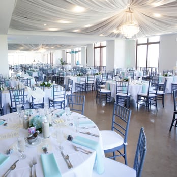 Cityplace Events - A beach themed wedding in the newly renovated 42nd floor Loft. Photo credits: Kelly Alexander Photography - Caterers Near Me - Dallas, Texas