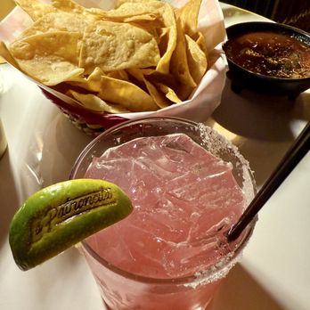 La Patroncita - Margarita (check out the lime!), chips & salsa (delicious!) - Mexican Near Me - Portland, Oregon