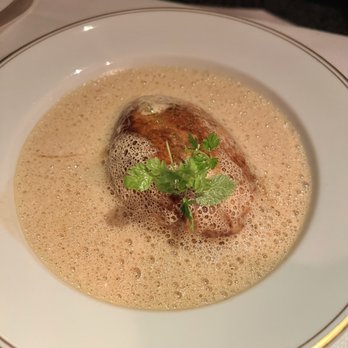 Le Coucou - Quenelle de brochet, sauce américaine - French Near Me - New York, New York