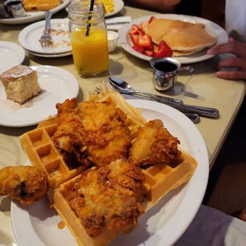 Mo's Egg House - Fried chicken and waffles delicious quite possible one of the best fried chicken I have ever tried - Breakfast & Brunch Near Me - Temecula, California