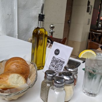 Patsy's Pizzeria - Complimentary bread - Italian Near Me - New York, New York