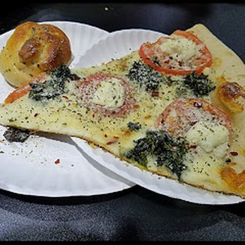 Gitto's Pizza - Spinach, Tomato and Ricotta pizza - Pizza Near Me - Orlando, Florida Gitto's Pizza - Spinach, Tomato and Ricotta pizza - Pizza Near Me - Orlando, Florida