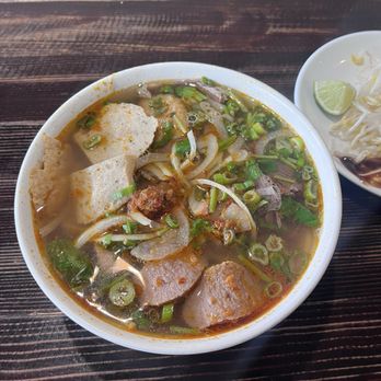 Lotus Pho Restaurant - Vietnamese Near Me - Richmond, British Columbia
