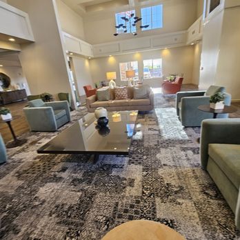 La Quinta by Wyndham Paso Robles - Lobby - Hotels Near Me - Paso Robles, California
