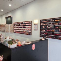 Bloom Nails - Reception desk.