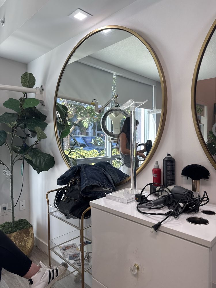 Miami Virgin Hair Logo