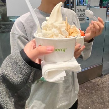 Pinkberry - White peach with mochi - Ice Cream & Frozen Yogurt Near Me - Torrance, California