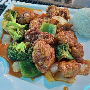 Mikado Asian Bistro - General Taos - Sushi Bars Near Me - Oak Bluffs, Massachusetts