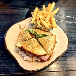 Native Brews Tap And Grill - Club sandwich