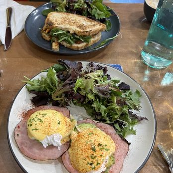 Famous Cafe - Eggs benny and chicken sandwich - Coffee & Tea Near Me - Pittsburgh, Pennsylvania Famous Cafe - Eggs benny and chicken sandwich - Coffee & Tea Near Me - Pittsburgh, Pennsylvania