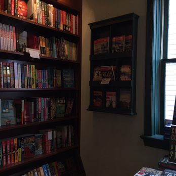 RJ Julia Booksellers - Bookstores Near Me - Madison, Connecticut
