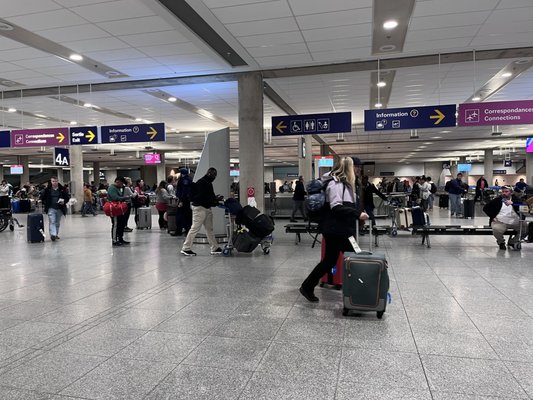 Montréal-Pierre Elliott Trudeau International Airport by null