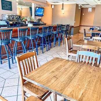 D-4 Cafe & Bar - Bar area and seating - Bars Near Me - Chicago, Illinois
