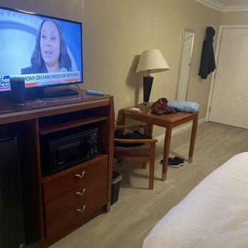 Best Western Tradewinds - Room interior - Hotels Near Me - Morro Bay, California