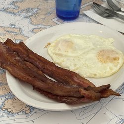 Hudson Point Cafe - Classic bacon and eggs
