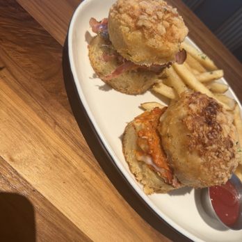North Italia - Chicken Pesto Garlic Knot Sliders - Italian Near Me - Cerritos, California North Italia - Chicken Pesto Garlic Knot Sliders - Italian Near Me - Cerritos, California
