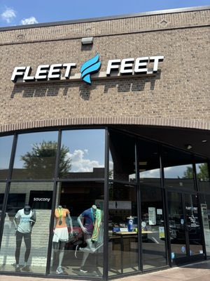 FLEET FEET - Updated January 2026 - 19 Photos & 20 Reviews - 2762 ...