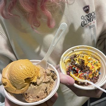 Scoop Microcreamery - Overpriced ice cream for a 2 scoop and what's left of a small 1 scoop - Ice Cream & Frozen Yogurt Near Me - Palo Alto, California Scoop Microcreamery - Overpriced ice cream for a 2 scoop and what's left of a small 1 scoop - Ice Cream & Frozen Yogurt Near Me - Palo Alto, California