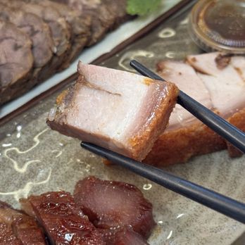 Kings Kitchen - Char Siu, Crispy Roasted Pork 叉燒燒肉雙拼 - Cantonese Near Me - Brooklyn, New York Kings Kitchen - Char Siu, Crispy Roasted Pork 叉燒燒肉雙拼 - Cantonese Near Me - Brooklyn, New York