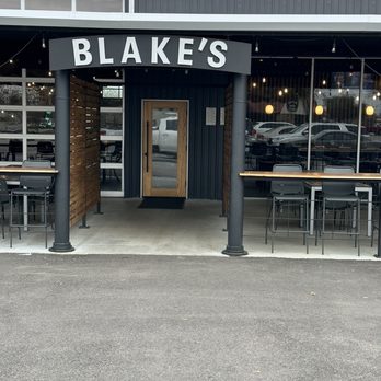 Blake's Kitchen & Kocktailz - Front - New American Near Me - Columbus, Texas