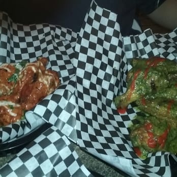 D-spot - These wings were kind of hot. - Chicken Wings Near Me - Oakdale, Minnesota