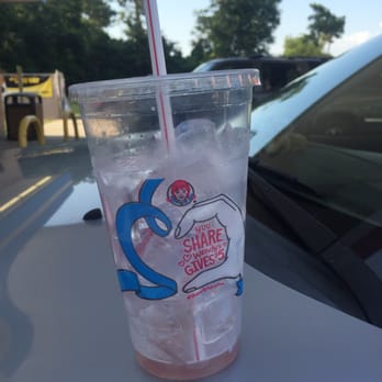 Wendy's - This is why the new blueberry-pineapple sipper taste like watered down tea. That is a full cup of ice  after I drink the tea. - Burgers Near Me - Walterboro, South Carolina