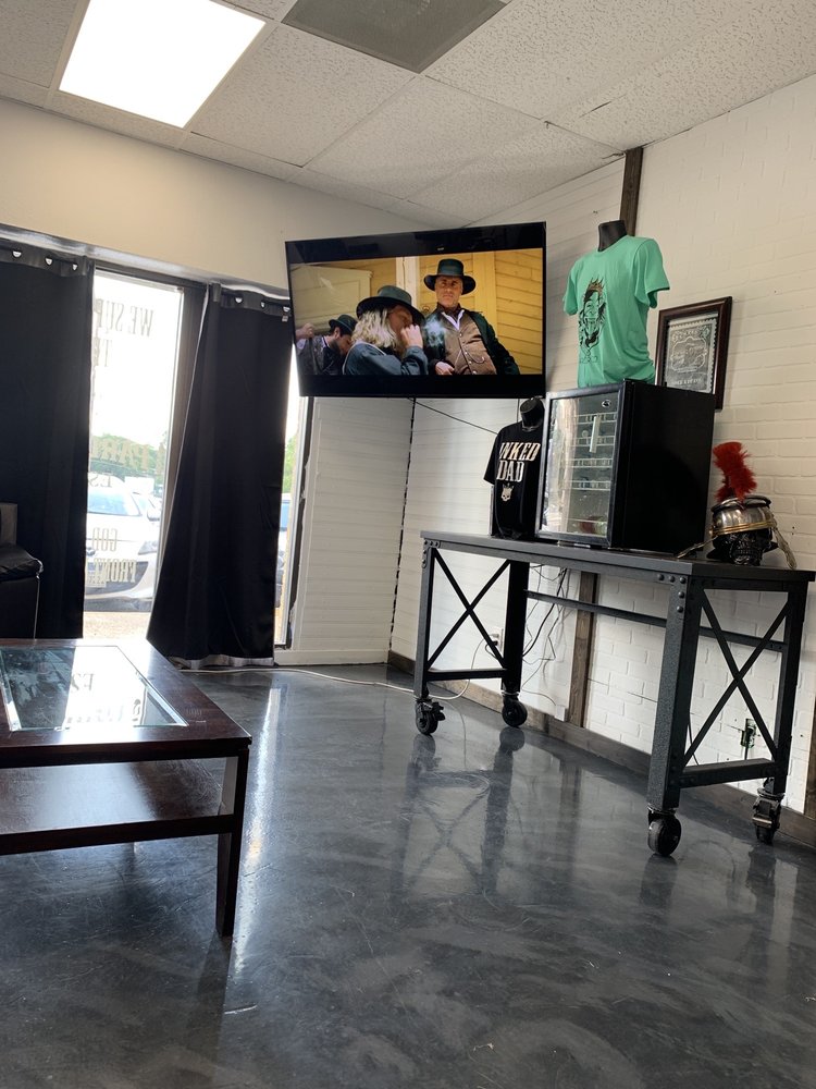 THE PARLOR CO. 6404 Callaghan Rd, San Antonio, Texas Barbers