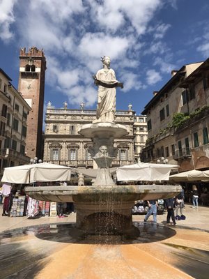 Piazza Delle Erbe by null