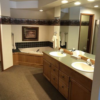 Meadow Lake Resort - Master bathroom Nenastako Village - Golf Near Me - Columbia Falls, Montana