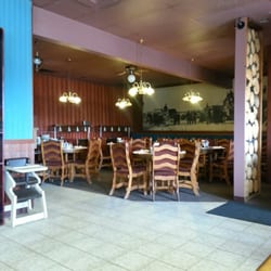 McRay's Road House & Grill - Dininih room.