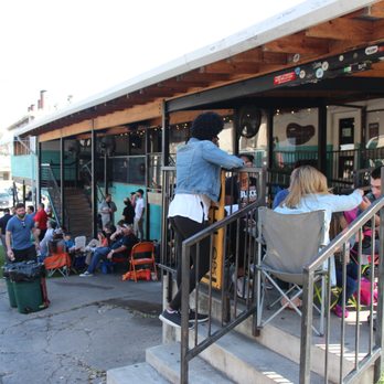 Franklin Barbecue - the line Tuesday @ 10:30 - Barbeque Near Me - Austin, Texas Franklin Barbecue - the line Tuesday @ 10:30 - Barbeque Near Me - Austin, Texas