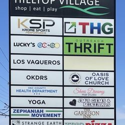 Hilltop Village Plaza - Road signage
