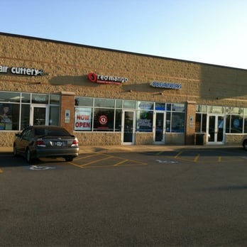 Red Mango - a car parked in front of the store - Ice Cream & Frozen Yogurt Near Me - Highland, Indiana Red Mango - a car parked in front of the store - Ice Cream & Frozen Yogurt Near Me - Highland, Indiana
