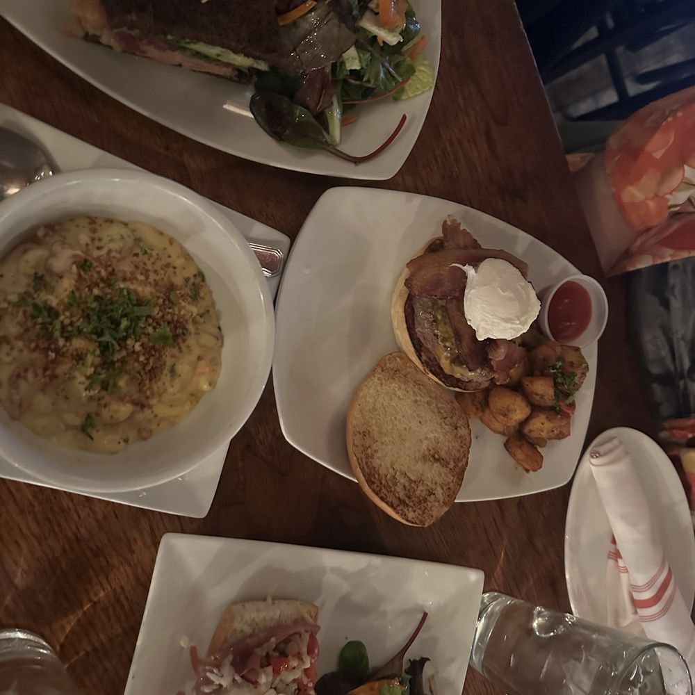 BACON MAC & CHEESE KURANT BURGER SMOKED SALMON CLUB BACON MAC & CHEESE KURANT BURGER SMOKED SALMON CLUB