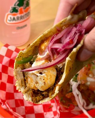Seven Lives Tacos y Mariscos by null