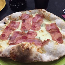 Restaurante Lola - Pizza cuatro quesos con bacon