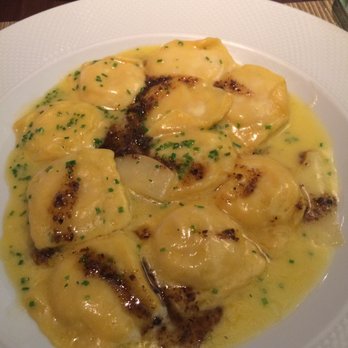 Piselli Sud - Brie and pear ravioli - Italian Near Me - São Paulo, SP