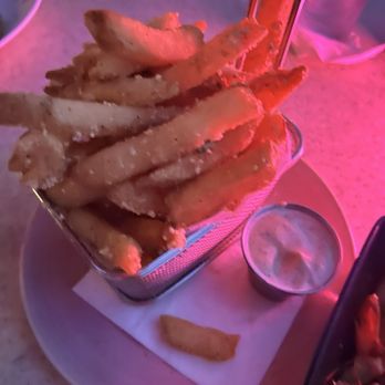 Mai Tai Bar - Truffle fries - Cocktail Bars Near Me - Honolulu, Hawaii