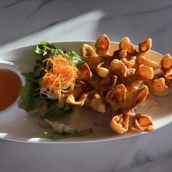 Dara Thai - Crab Ragoon: beautiful presentation. Served 3 min after ordering. - Thai Near Me - Belmont, California