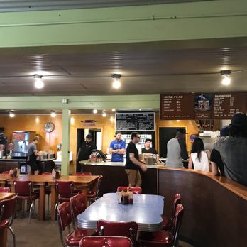 Franklin Barbecue - First few people in - Barbeque Near Me - Austin, Texas