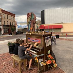 Tutti Scoops - Public piano outside Tutti Scoops
