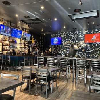 Flappy's Pizza - Major Screens/Large Bar~You're not going miss any action - Pizza Near Me - Sonora, California Flappy's Pizza - Major Screens/Large Bar~You're not going miss any action - Pizza Near Me - Sonora, California
