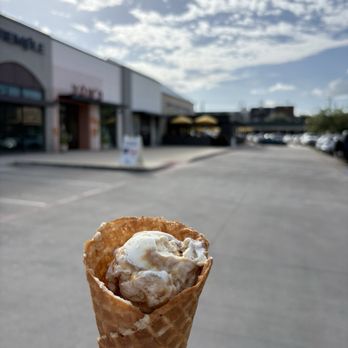 Salt & Straw - Sea Salt with Caramel Ribbons - Ice Cream & Frozen Yogurt Near Me - Dallas, Texas Salt & Straw - Sea Salt with Caramel Ribbons - Ice Cream & Frozen Yogurt Near Me - Dallas, Texas