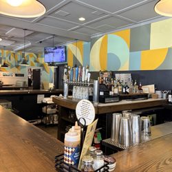 Noble Pizzeria & Barbecue - Bar seating