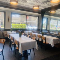 Topclass Jamaican Bar & Grill - Nice interior
