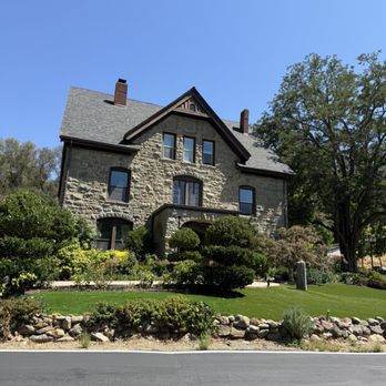 Elliston Vineyards - Wineries Near Me - Sunol, California