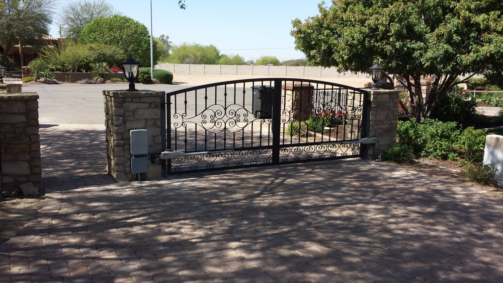 Superstition Garage Doors - Garage Door Contractor in Scottsdale, AZ